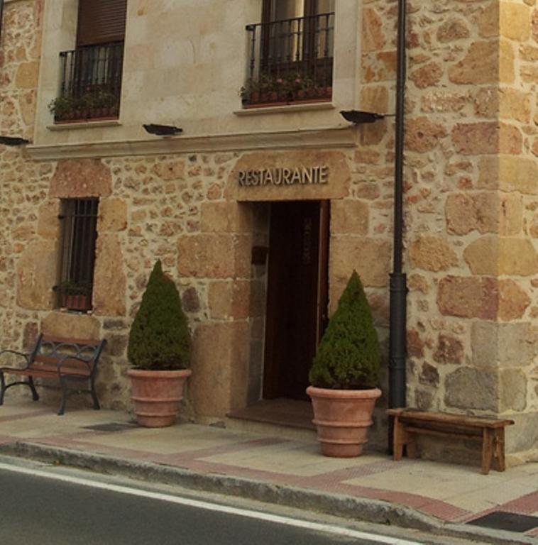 Hostal Restaurante La Muralla Онья Екстер'єр фото